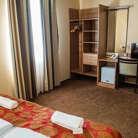 Ce Plaza Hotel