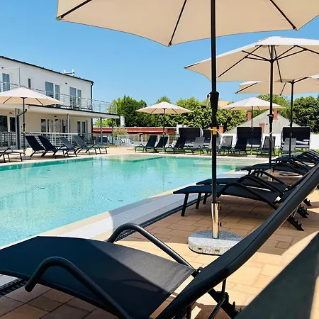 Ce Plaza 4* שיופוק