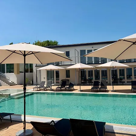 Ce Plaza Hotel