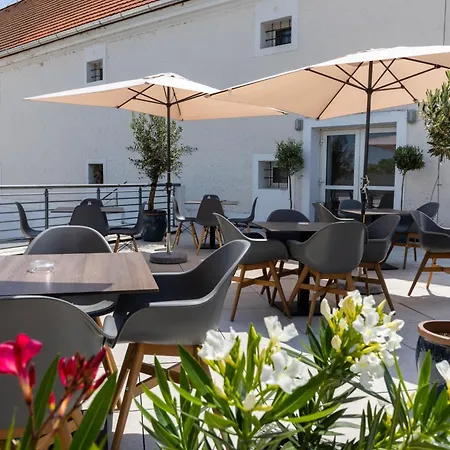 Szálloda Ce Plaza 4*
