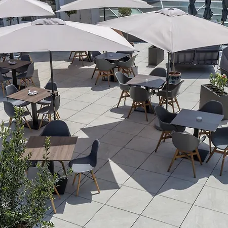 Ce Plaza Hotel
