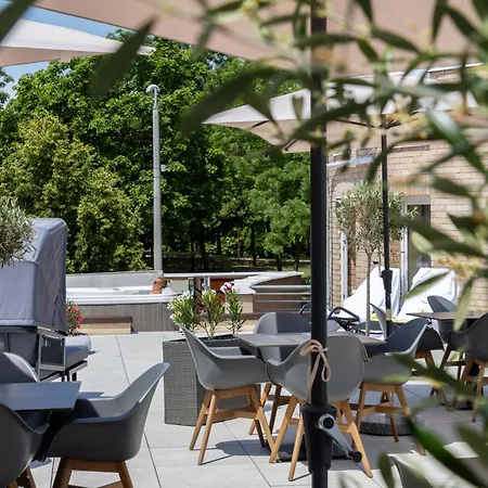 Ce Plaza Szálloda 4*