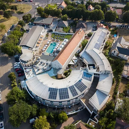 Szálloda Ce Plaza