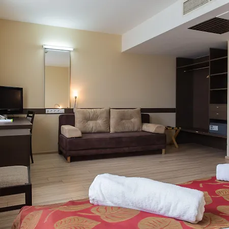 Ce Plaza מלון 4*