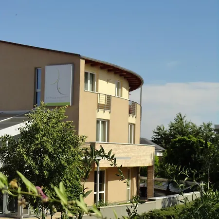 Ce Plaza מלון 4*