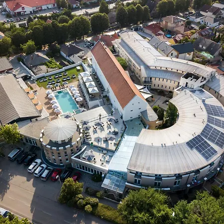 Ce Plaza Szálloda
