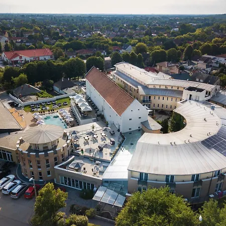 Ce Plaza Szálloda 4*
