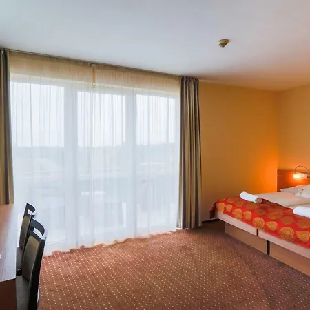 Hotel Ce Plaza 4*