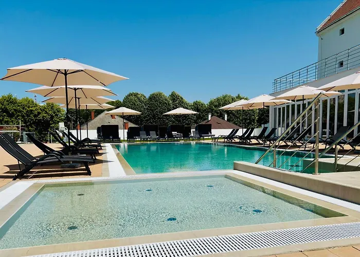 Ce Plaza מלון 4*