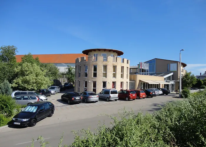 Ce Plaza 4* שיופוק