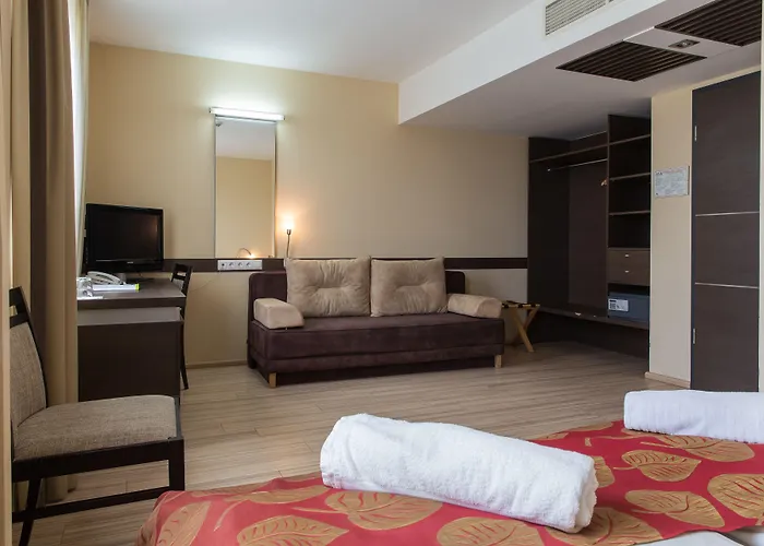 Ce Plaza Ξενοδοχείο 4*