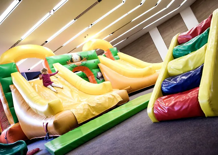 Ce Plaza מלון 4*